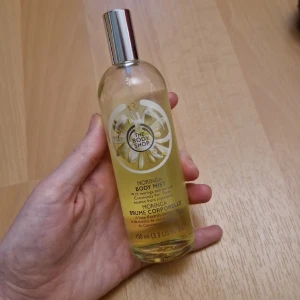 Moringa body mist - Moringa body mist från The Body Shop. Använd, men den är mer än halvfull, se bild 2! 
