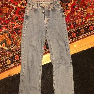 Jeans - Raka jeans, lite utsvängda