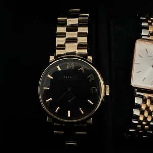 Marc Jacob klocka  - Svart guldig klocka från Marc Jacob 