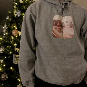 Hoodie - En the notorious big hoodie från Mennace. Inköpt från zalando.  Storlek M Bra skick