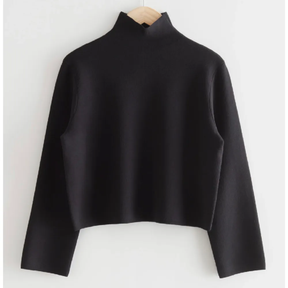 Säljer denna tröja ifrån other stories, aldrig använd! Skriv för egna bilder💓. Tröjor & Koftor.