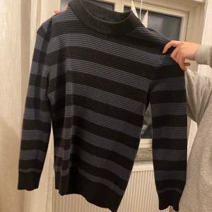 Tröja - Skitcool och snygg tröja som tyvärr inte kommer till användning 😊