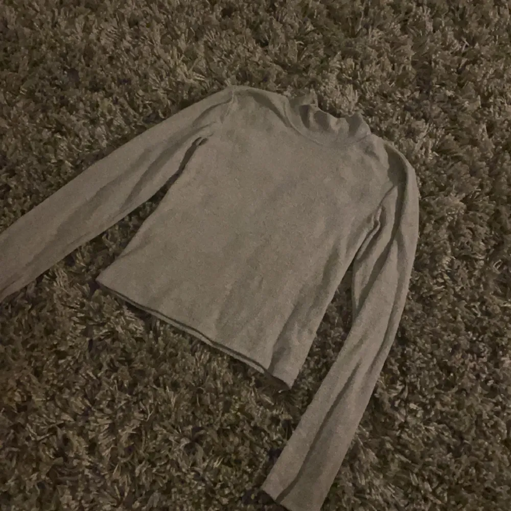 SUPER FIN stickad zara tröja, aldrig använd💕original kostnad 329. Priset jag säljer för går att diskutera . Tröjor & Koftor.