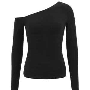 Svart långärmad tröja  - Svart långärmad tröja från Shein. Helt ny och oanvänd. Endast testad och nytvättad. Nypris 109kr. Bra kvalitet samt jätteskönt och mjukt material. Säljer då jag ska köpa en annan storlek. Säljer även en likadan i vit. Frakt 29kr. Tryck gärna på köp nu.