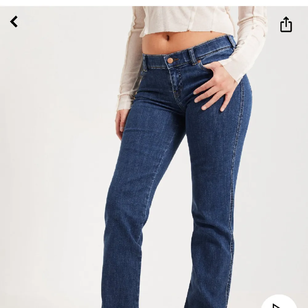använda 1 gång💕köpt för 699 säljer för 350💕. Jeans & Byxor.