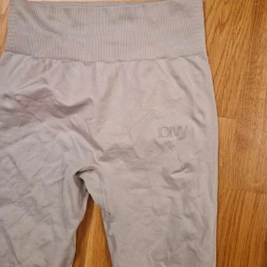ICIW träningstights storlek S  - Träningstights ifrån ICIW i storlek S, bra skick. 