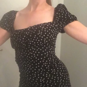 Klänning  - Snygg klänning från missguided  Använd en gång, nyskick  