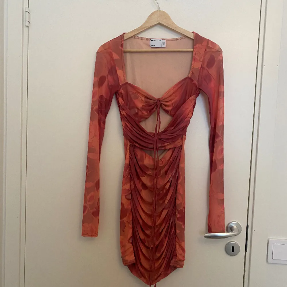 Rosa miniklänning i mesh från Asos. Aldrig använd, stl 36. 🌼. Klänningar.
