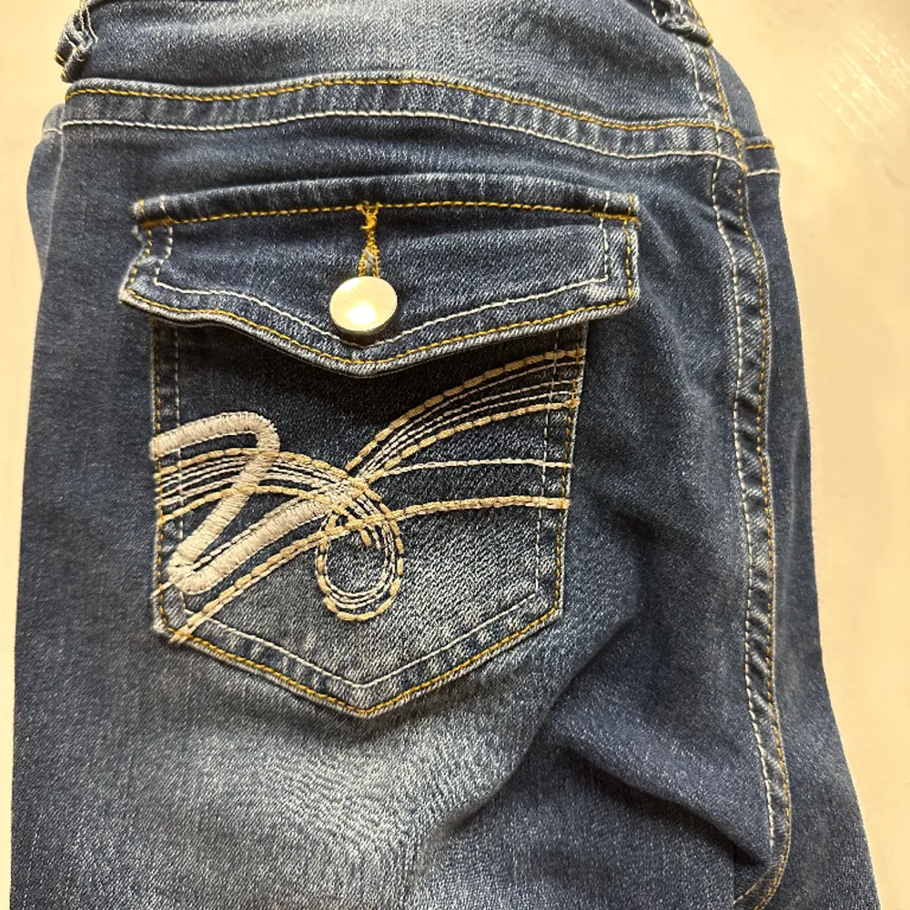 Skitsnygga lågmidjade jeans, med fickor där bak. Jeans & Byxor.