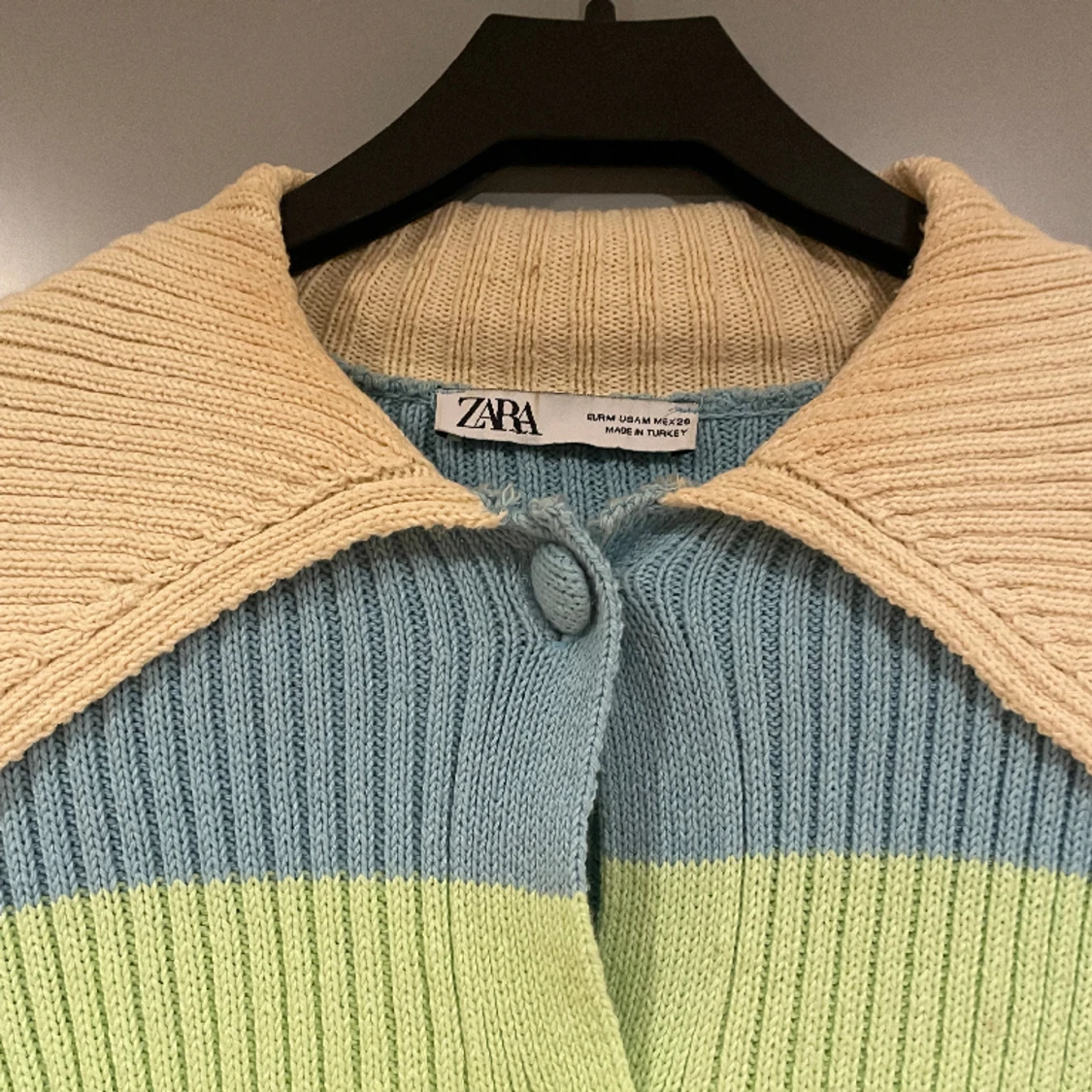 Underbar stickad kofta💛🧡🩷 - 90