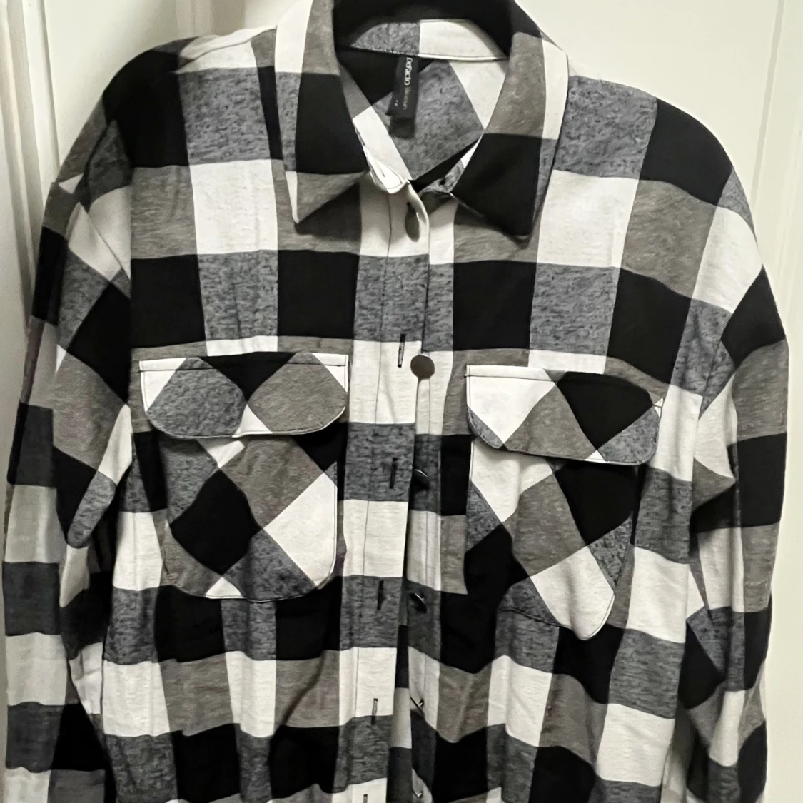 checkered skjorta