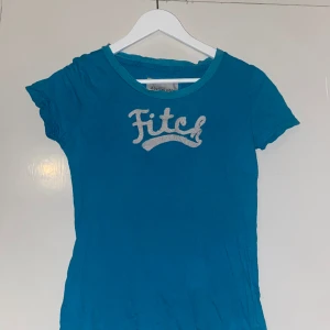 Abercrombie & fitch - Säljer pågrund av att jag har rensat i min garderob. Bra kvalitet. Rökfritt hushåll men hund och katt finns i huset<3 Skriv innan du köper gärna. Skickar med nått litet extra😉
