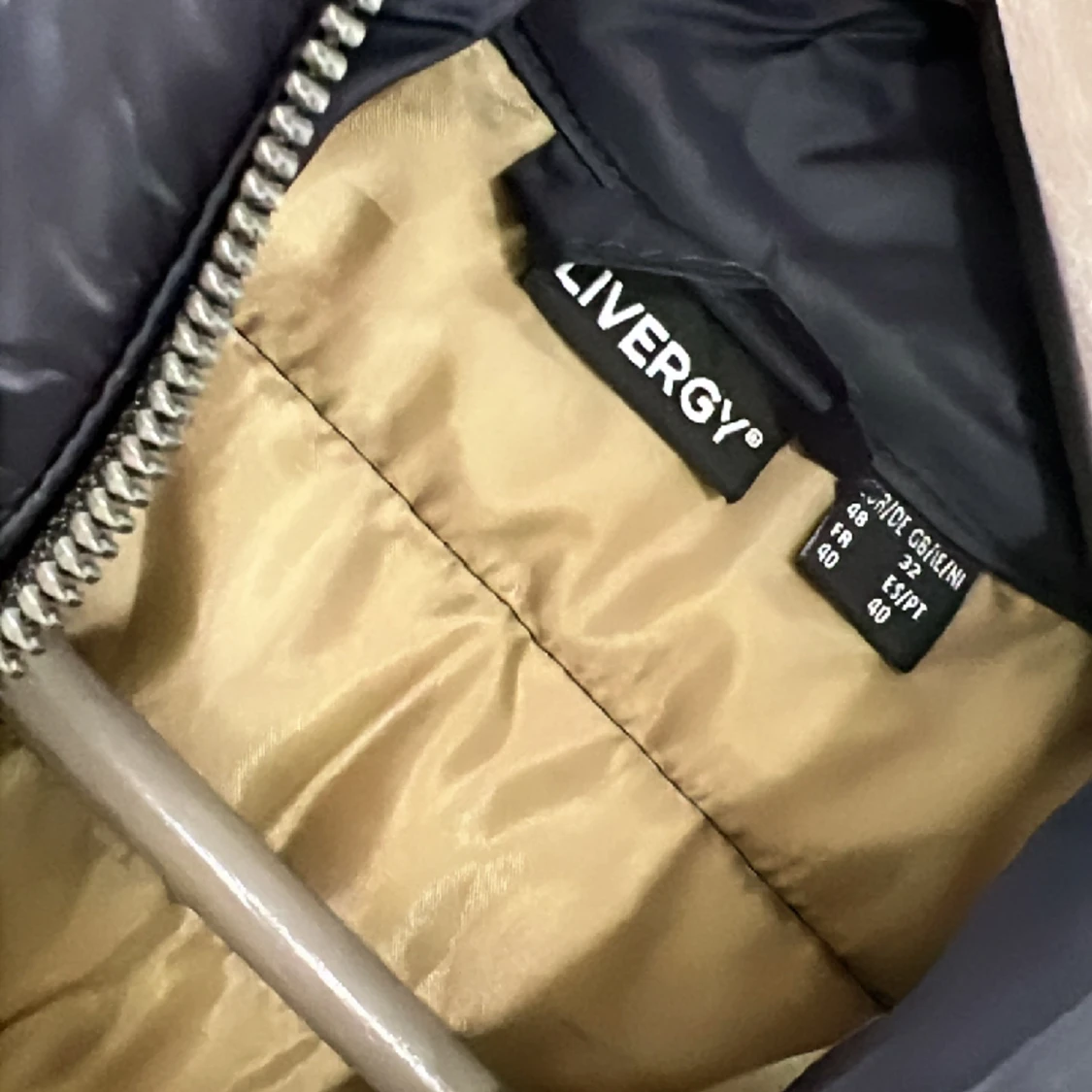 Svart/marinblå väst - 90