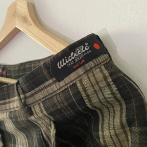 Vintage rutig byxa - Superfin byxa som passar storlekarna ca 36- 42 unisex. Används tyvärr inte. Byxorna är väldigt varma. Hör av dig vid fler frågor. Betalning sker via swish ⭐️❤️‍🩹