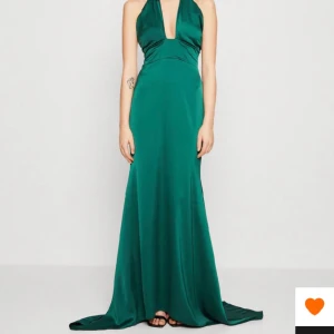 Balklänning - Balklänning, använd en gång i somras 💕 köptes för 899 kr, säljes för 550. 