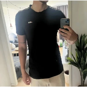 T-shirt Fila - Säljer en t-shirt från Fila, knappt använd så fint skick. Storlek M.