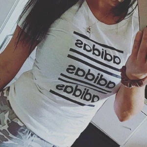 Adidas tshirt  - Fint skick