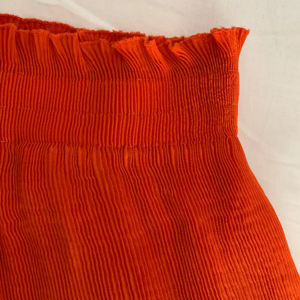 Söt orange kjol. Kjolar.