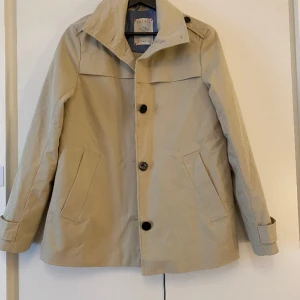Trenchcoat - En snygg jacka från Esprit i storlek M i mycket bra skick🌟