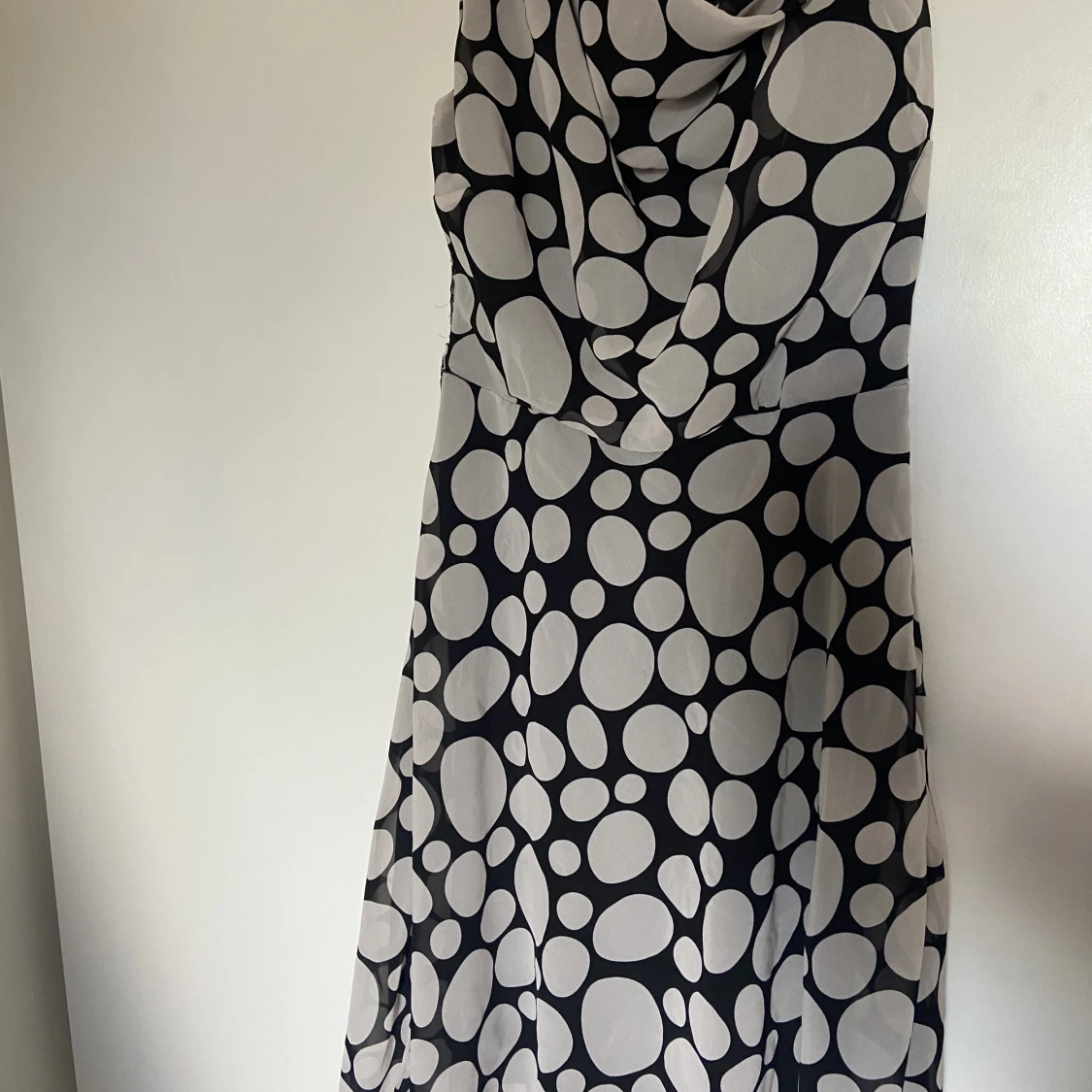 Svar/vit sommarklänning  - 91