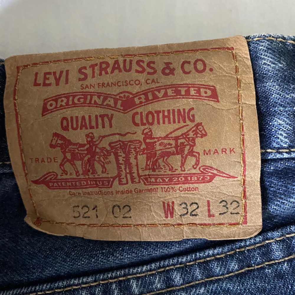 Supersnygga vintage jeans ifrån Levis i bra skick. Lite för korta för mig som är 174. Jeans & Byxor.
