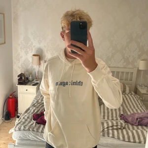 Hoodie från Vailent - En beige Hoodie med grått tryck på i storleken L