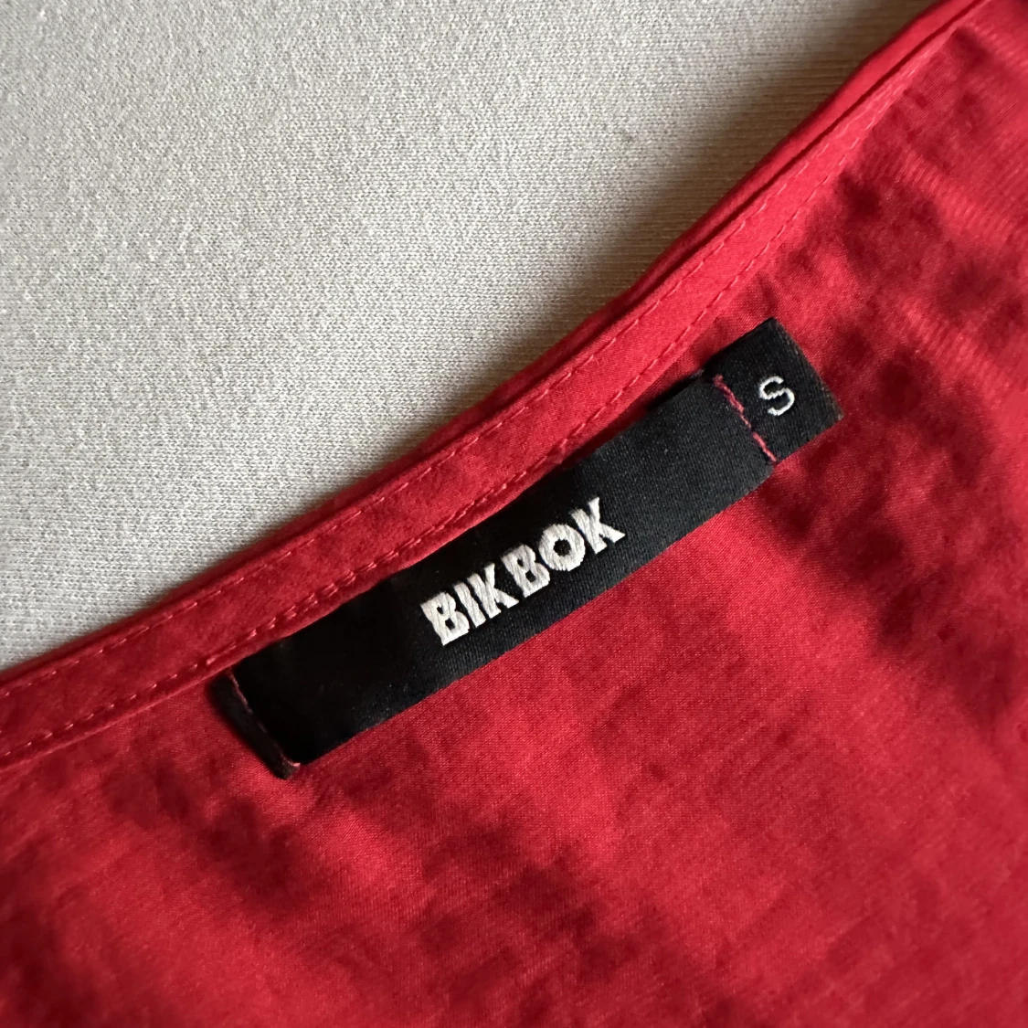 Röd blus från Bikbok - 91