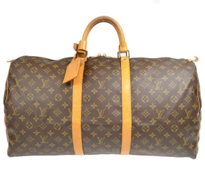 Louis Vuitton keepall 55 - Äkta Louis Vuitton keepall Resehandväska 55 i bra skick Modellen är den utan axelrem Ingen Kvitto medföljer men har ett äkthets intyg ifrån företaget jag köpte ifrån som garanterat att den är äkta.   (MI8912) Mått: B 55 x H 30 x D 25
