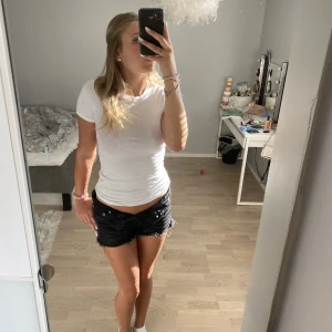 Intimissimi - En helt ny oanvänd intimissimi t-shirt i storlek S, kommer ej till användning, perfekt skick, fin och tajtare i midjan💖