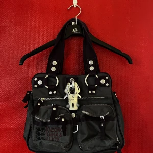 George Gina Lucy väska - Lila George Gina Lucy väska 💜 Bra skick, får plats med dator, böcker etc