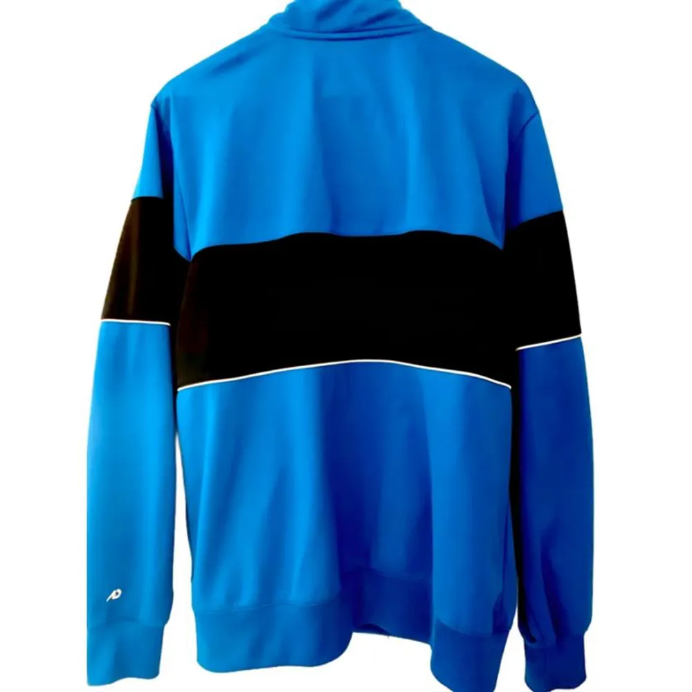 Nike Vintage - Track Jacket i royal Blue/Vintage 90-tal - Väldigt bra skick utan några som helst anmärkningar. Storleken är Large. Skriv om ni undrar något mer :)  Mått axel till tröjans slut är 69cm Mått axel till ärmens slut är 69cm. Hoodies.