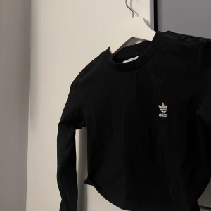Adidas topp - Jättefin adidas topp! Men säljer då den inte används
