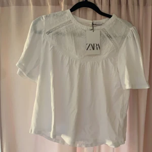 Sommar blus💓🌸 - Jag säljer denna otroligt fina sommar blusen🌸🌷Tyvärr kommer den inte till användning!💗