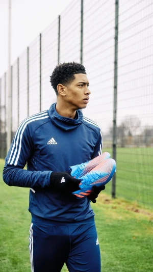 adidas Predator Edge .1  - Ett par skor som många professionella fotbollsspelare tycker om, de är unika för dens touch du får när du rör bollen