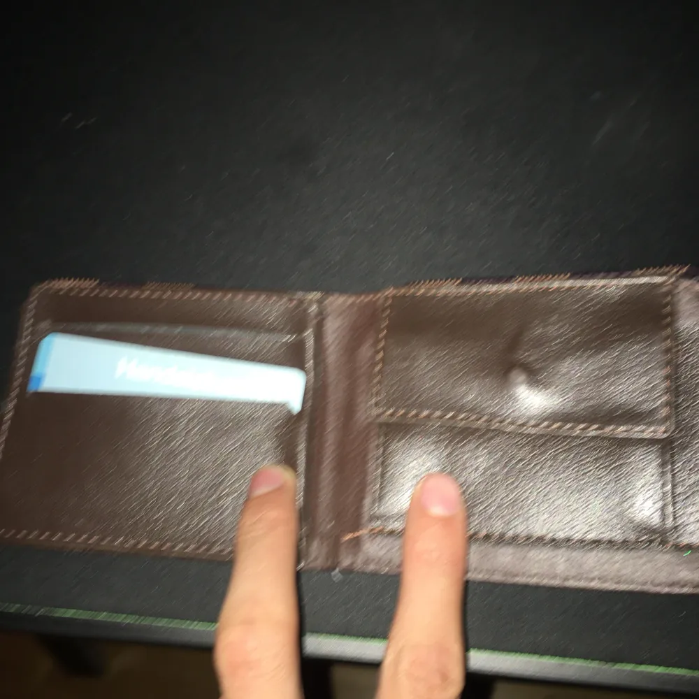 Hej säljer en as snygg Louis vuitton plånbok 1:1 kopia bra kvalitet kan gå ner i pris vid snabb affär. Övrigt.