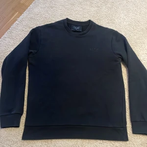 Armani Jeans sweatshirt - Storlek M Bra skick