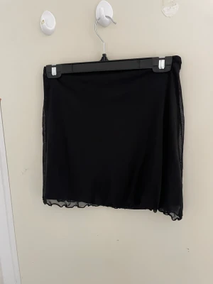 Kjol från berska  - Fin kjol i storlek m men skulle säga att den passar s också!