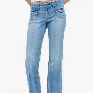 Jättefina slutsålda Low waist jeans från Hm, aldrig använda😍😍💀