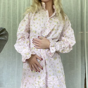 Sommar klänning  - Super gullig klänning!   Skriv gärna vid funderingar 💌