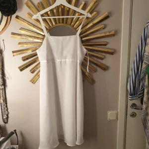 klänning  - oanvänd klänning