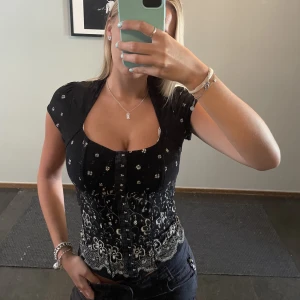 Korsett top - Supersnygg och skön korsett liknande topp. ( billigare frakt vik ”köp nu”)