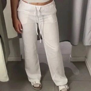Hm lågmidjade linnebyxor  - Skitsnygga lågmidjade linnebyxor från hm passar bra i längden på mig som är 165❤️