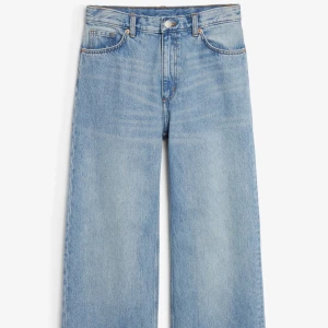 Jeans - Blå jeans från monki, fint skick och säljes då dom inte längre passar mig. Dom är i storlek 27 och passade mig som hade 34/36