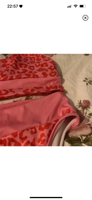 Gullig bikini från shein  - Jätte fin bikini från shein aldrig använd!!!!💕🫶