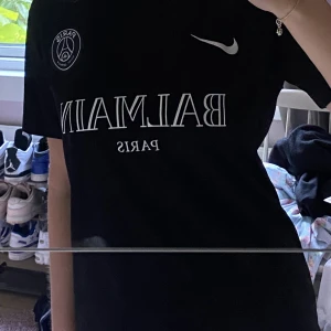 PSG tröja - psg balmain tröja, bra skick, skriv för mer bilder 