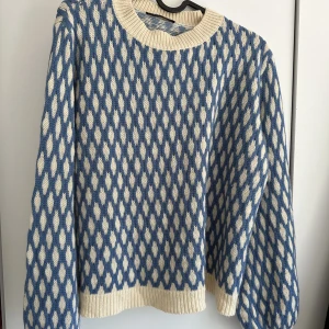 Knitted jumper - Färg: Blå/Vit Storlek: M 