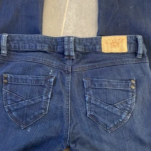 Edc Jeans - Säljer dessa jeans ifårn edc då de inte kommer till användning då jag trodde de va svarta när jag köpte dom, de är mörkblå💕sjukt snygga fickor och är i bra skick