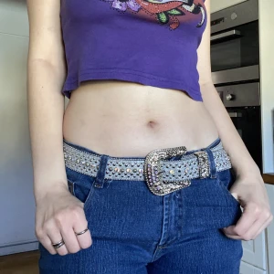 y2k bälte - använt fåtal gånger, finns lite skav på insidan men det är inget som syns när man har det på sig<3  