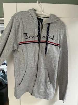 Bondelid huvtröja  - Snygg bondelid huvtröja som är i bra skick. Sparsamt använd.