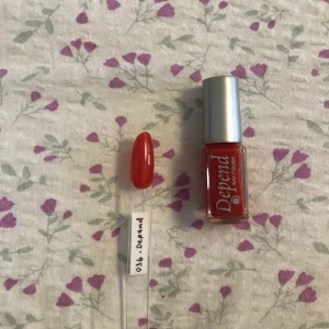 Nagellack  - Säljer alla mina nagellack för jag började med gel. Flera färger finns på min profil. DMa vid frågor, endast seriösa köpare tack! Använd helst köp direkt knappen för att säkerställa att du får ditt paket!